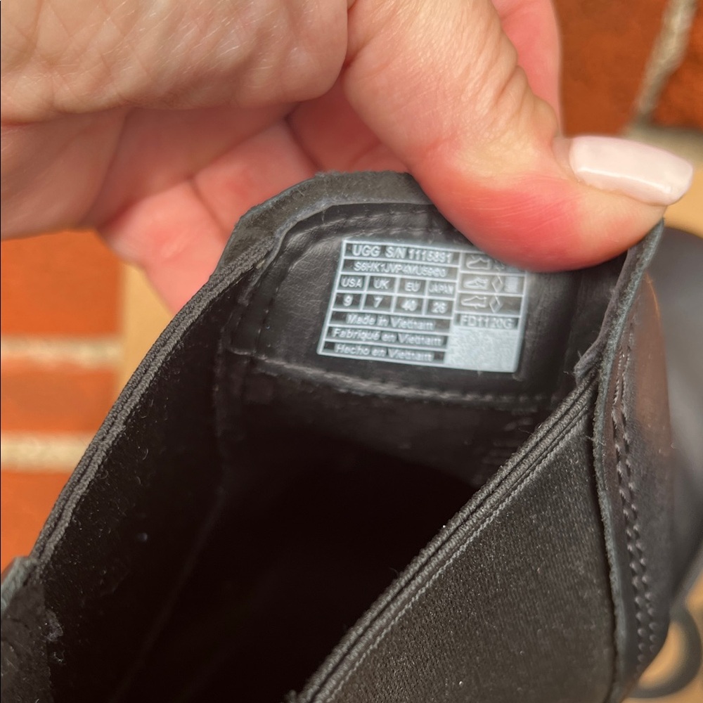 UGG Black Leather Chelsea Boots - Picture 7 of 7